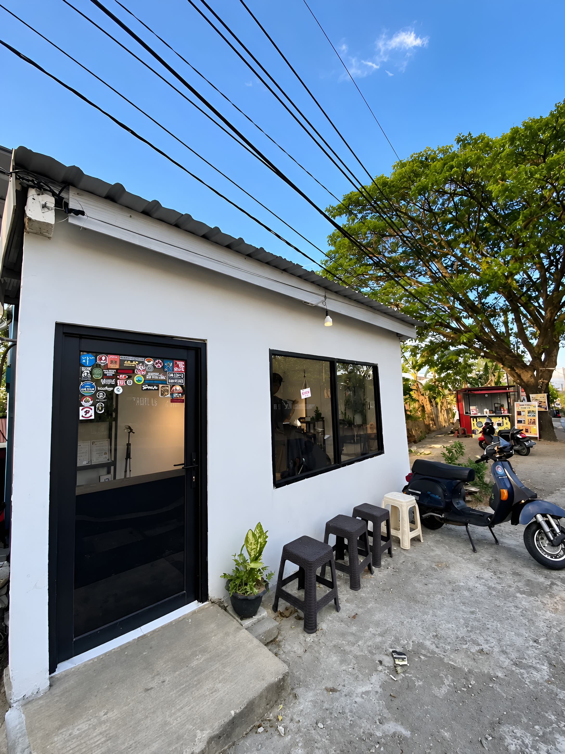 Tampak depan barbershop HOMCUTS di Bulurokeng